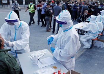 করোনা উদ্বেগ বাড়িয়ে ফের কয়েকটি শহরে লকডাউন চিনে ! ক্রমশ বাড়ছে আক্রান্তের সংখ্যা।