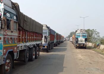 অতিরিক্ত পণ্যবোঝাই গাড়ি থেকে রাজস্ব আদায়ে রেকর্ড সৃষ্টি করলো পূর্ববর্ধমান জেলা।