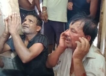 সরকারী গাড়িতে ছাগল চুরি! মারধর, গাড়ি ভাঙচুর,চাঞ্চল্য।