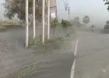 রাইসমিলের ছাই উড়ছে বাতাসে, অতিষ্ঠ জনজীবন।