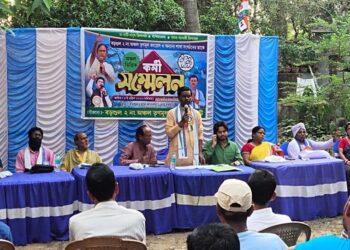 উত্তর বিধানসভা এলাকায় বিধায়কের  অঞ্চল কমিটি গঠন করা নিয়ে শুরু হয়েছে বিতর্ক।