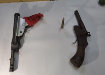 আগ্নেয়াস্ত্র দেখিয়ে হোটেল ম্যানেজারকে হুমকি, গ্রেপ্তার বর্ধমান শহরের ২ যুবক।