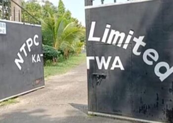 ঘটা করে যখন বিশ্ব বঙ্গ শিল্প সম্মেলন চলছে তখন  কাটোয়া তাপবিদ্যুৎ কেন্দ্র তৈরি না হওয়ার পিছনে রাজ্য সরকারের ‘অসহযোগিতা’কেই দায়ী করলেন বিজেপির রাজ্য সভাপতি তথা বালুরঘাটের সাংসদ সুকান্ত মজুমদার।