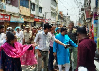 পার্টীর ছেলেরা পয়সা খেয়ে দোকান বসিয়ে শিল্প করতে চায়-খোকন দাস