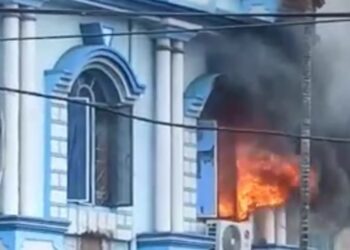 বর্ধমান শহরে ভাঙ্গাকুঠী এলাকায় একটি রাষ্ট্রায়ত্ত ব্যাঙ্কের শাখায় আচমকা আগুন লাগার ঘটনায় ব্যাপক চাঞ্চল্য সৃষ্টি হল।