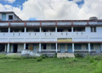 স্কুল আছে,আছে শিক্ষিকা ও অশিক্ষক কর্মচারীও,নেই ছাত্রী,বন্ধের মুখে গ্রামের একমাত্র বালিকা বিদ্যালয়।